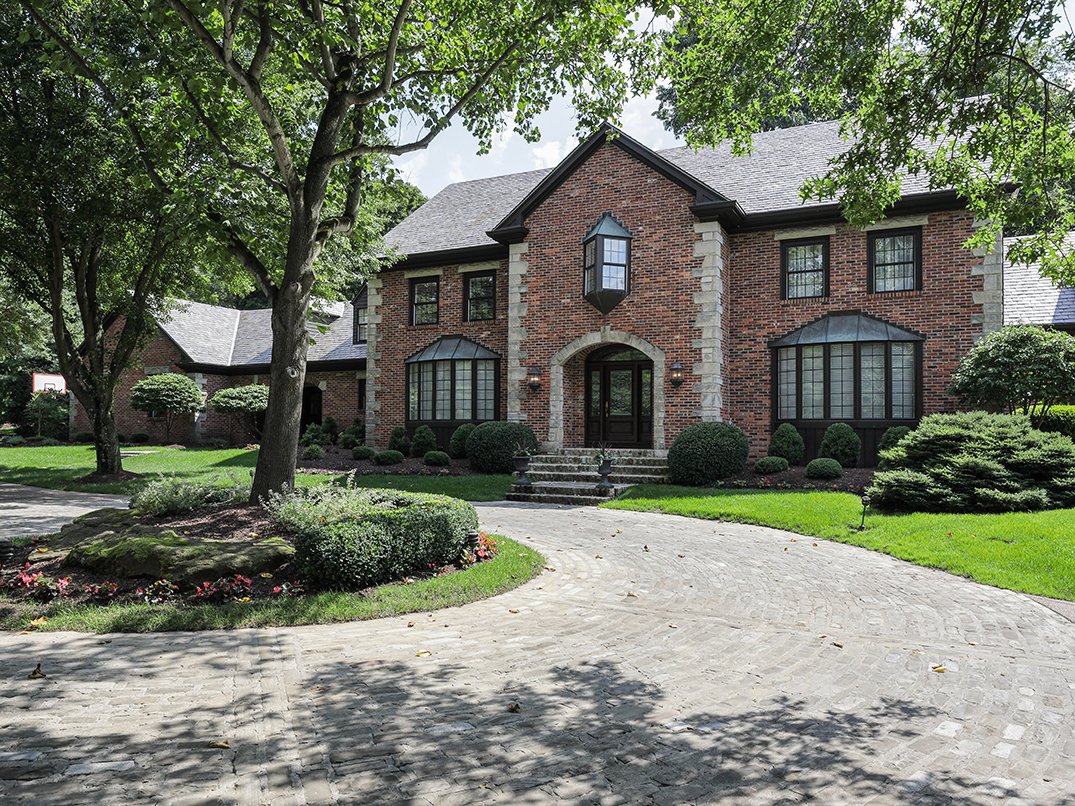 Once in a Lifetime Listing.  There is nothing like The Estate at 15 Hunt Club Lane on the Market.  HOT NEW PRICE $2,499,999 
Call me to TOUR! 
lorihummel.howardhanna.com/Property/Detai…
#HannaLuxury #HowardHanna #FoxChapelEstate #Tour #NewHome #HotNewPrice #pittsburghhomes #pittsburghrealestate