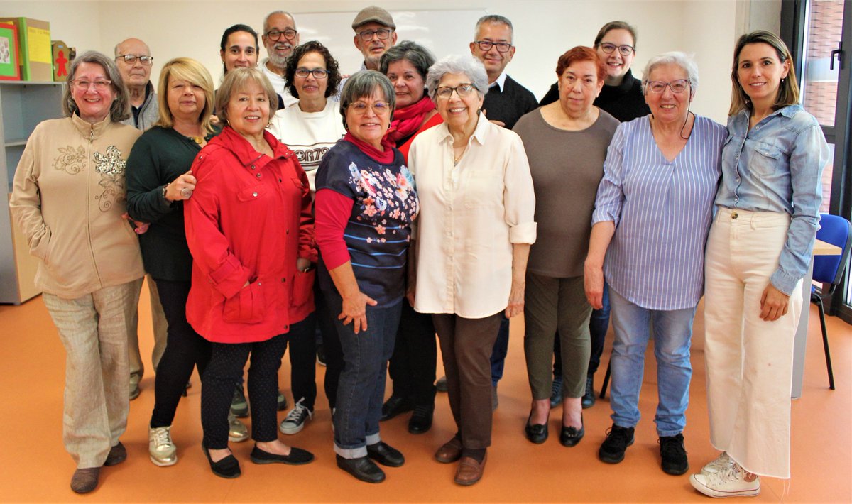 Una docena de mayores de 60 años ha puesto esta semana el broche de oro al Taller de Memoria que se ha celebrado de octubre a mayo. Es la 5ª edición de esta iniciativa que ejercita pautas y rutinas para retener información, mejorar la concentración y detener la pérdida de memoria