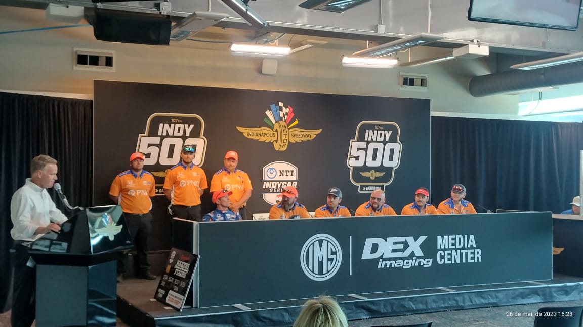 IndyCastBrasil's tweet image. Coletiva dos campeões do #pitstopchallenge .
.          
#indycar #formulaindy #thisismay #indy500 #carbday
...          
#IndyCastBrasilEmIndianapolis