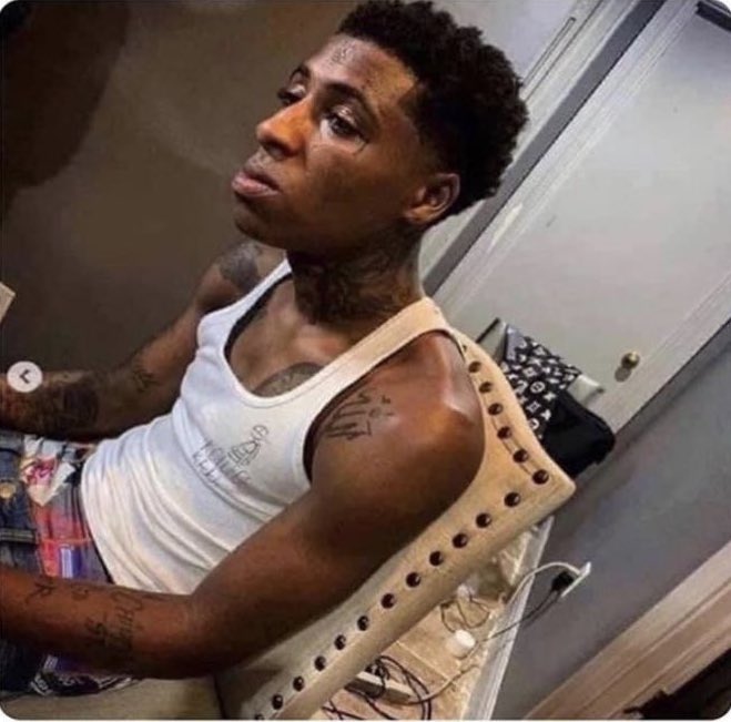 When ur stomach start hurting at the wrong place &amp; wrong time😭