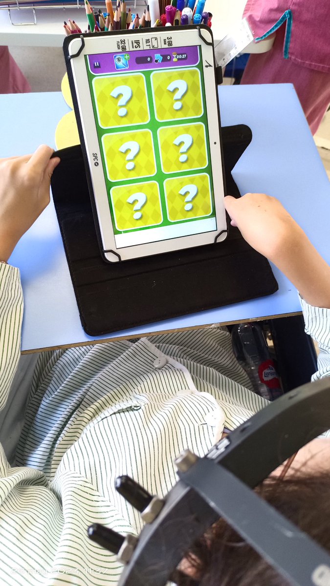 Que bonito es ver como trabajan de manera autónoma,todos a la vez y cada uno a su nivel. Muy concentrados y oviando intervenciones quirúrgicas. La TIC como recursos educativos. Gracias a la Delegación de Educación de Sevilla <a href="/MiguelngelAraz2/">Miguel Ángel Araúz Rivero</a> Escuela HI <a href="/HospitalUVRocio/">Hospital Universitario Virgen del Rocío</a> <a href="/EducaAnd/">Consejería Desarrollo Educativo y FP</a>