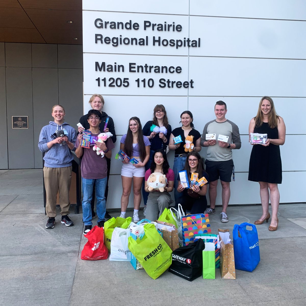 GPRHFoundation's tweet photo. Graduates from St. John Paul II High School have generously donated a collection of support items to your foundation for emergency patients who have nothing.

We are so thankful for these donations - they are a huge support to our patients who need them 💜

#GrandePrairie https://t.co/jZW55rszmO