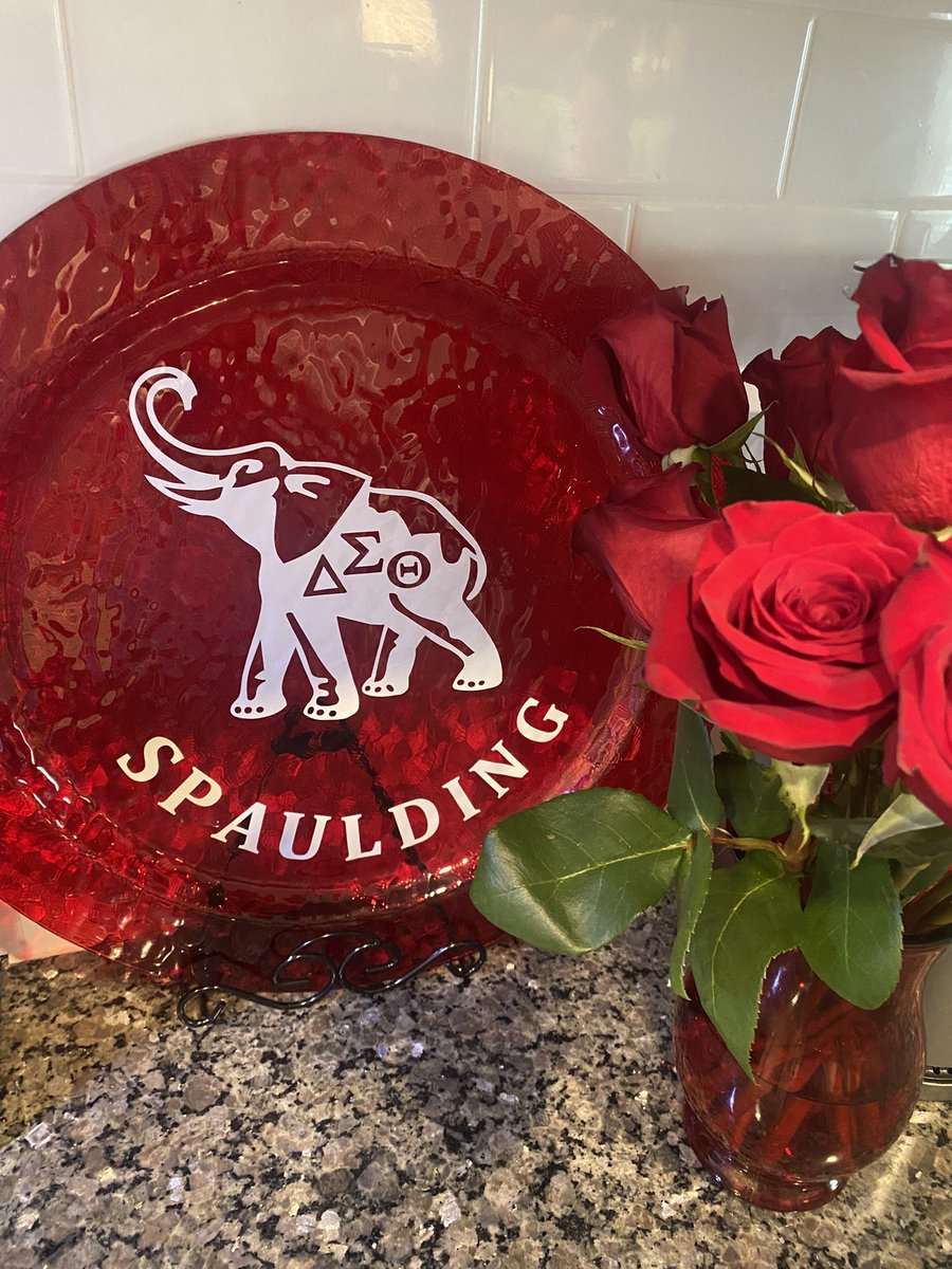 MrsScantlebury's tweet photo. I’ve had the pleasure of leading an amazing team this school year. They have supported me in this position. Super happy to end year 4 off with BANG. Thank y’all for fueling me up through the race to the end of the school year #HighestFrequency 🍎🙌🏾❤️ @WMSHCS https://t.co/ucfquw3tdd