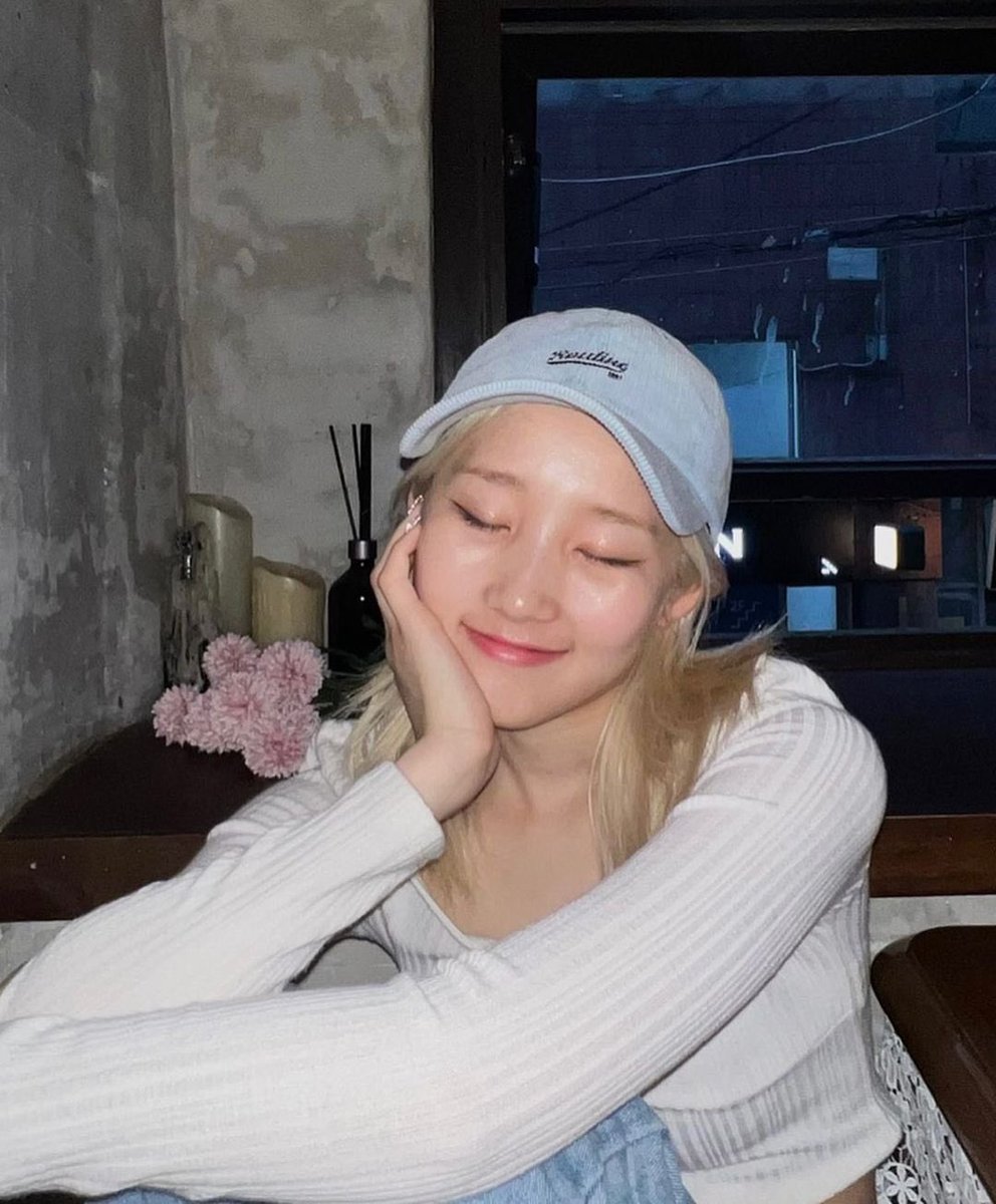 shanapics's tweet photo. 052623 instagram update (1/2)

#Lapillus #라필루스 #Shana #샤나 https://t.co/ZbKNNGx8gp