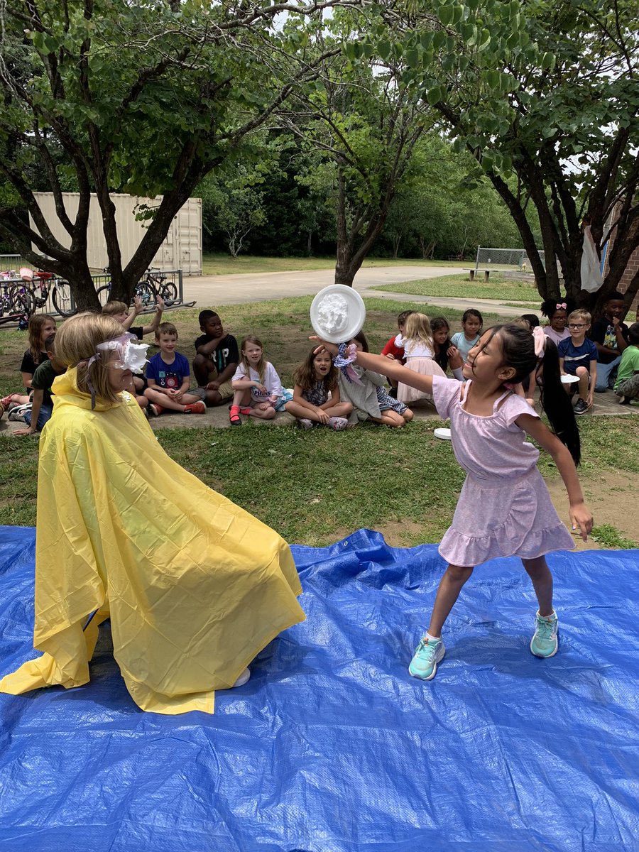 murilloSES's tweet photo. I told my class that if they could all help each other learn how to count to 100 by the end of the year, they could pie me and my assistant in the face.  I am so proud of them all! https://t.co/YlDQ8ipTby