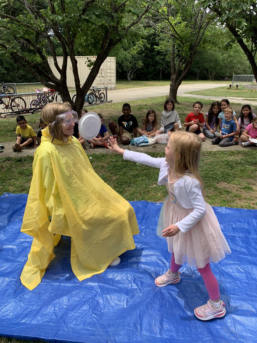 murilloSES's tweet photo. I told my class that if they could all help each other learn how to count to 100 by the end of the year, they could pie me and my assistant in the face.  I am so proud of them all! https://t.co/YlDQ8ipTby