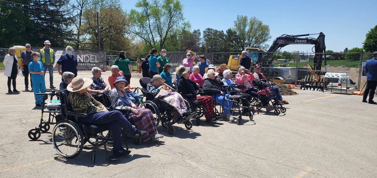 peopleCare_ca's tweet photo. Multiple generations of family owned @peopleCare_ca were thrilled to come together with the #LTC Minister, and community partners @EastZorraTav Mayor and @erniehardeman, a longstanding leader in Ontario in delivering more care to seniors in @OxfordCounty @peopleCareCEO https://t.co/tTSLExpssz