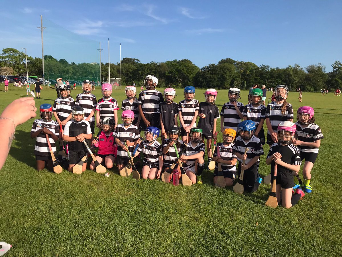 On a glorious sunny Friday evening, our U10 girls hosted Cobh GAA in round 4 of Imokilly go games.
The girls played 2 games & battled hard against competitive Cobh teams, showing all the skills they’re practicing,
Rising, blocking striking and hand passing.
Thanks to @Cobh Gaa