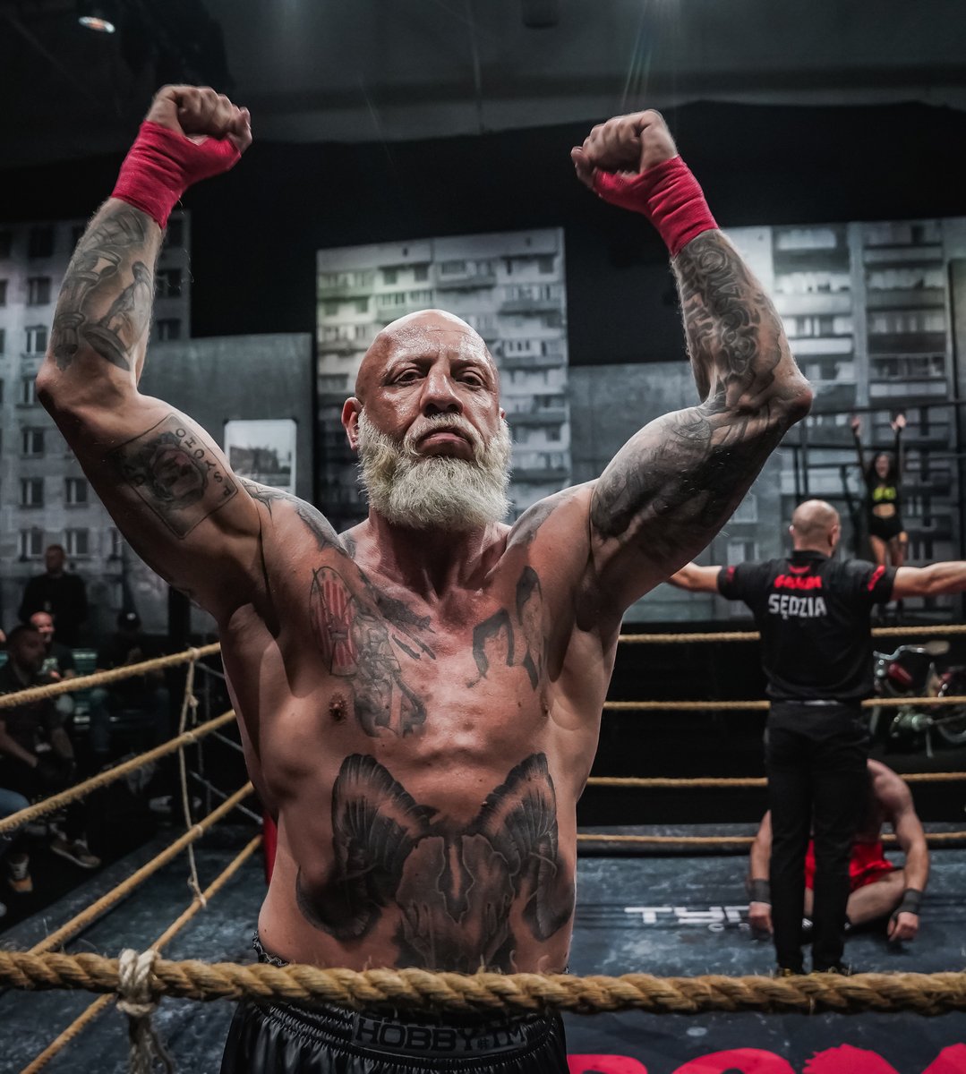 GROMDA on Twitter: "WOOOW! GOAT nokautuje FRENCH VIKINGA. Uliczny