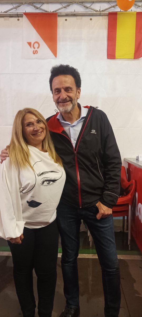 BalEdmundo's tweet photo. Semana frenética de campaña. Muchos muchos kilómetros. Qué buena gente hay en CS!
Volviendo de Extremadura con @SaraGimnez y a pesar del cansancio he querido ir a darle un abrazo a @monica_cobo a Getafe.
Vitalidad, energía y futuro en un sitio en el que he vivido muchas cosas. https://t.co/O04cqeZAbS