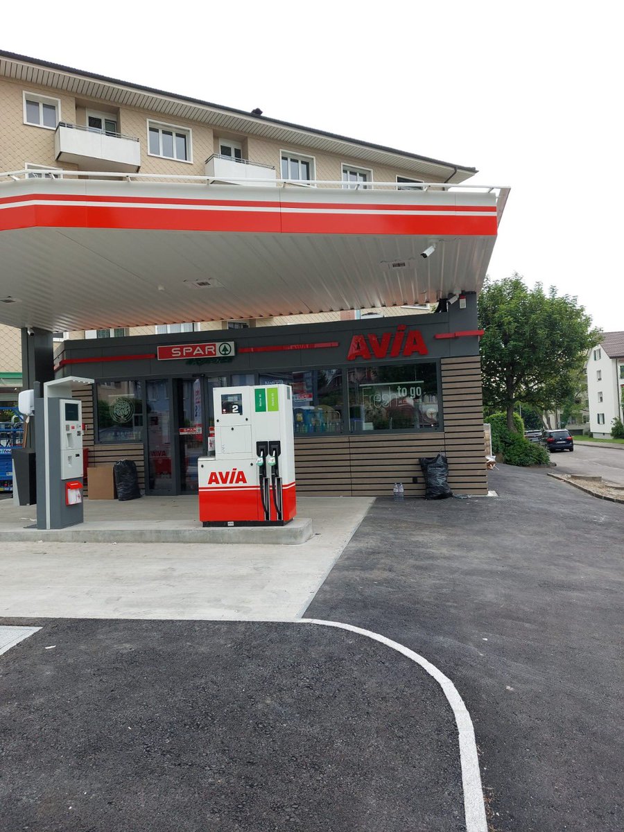 DianaGutjahr1's tweet photo. Avia Bern! Letzte Abschlussarbeiten. Ein Bijou von einer Tankstelle mit Shop, Mitten in der Stadt Bern. Sozusagen der Tante Emma Laden von nebenan.
#avia #bern #tankstelle #tantemmaladen #bijou #ernstfischerag #romanshorn #thurgau #dankefürdenauftrag #🙏 https://t.co/OR037ULwyG