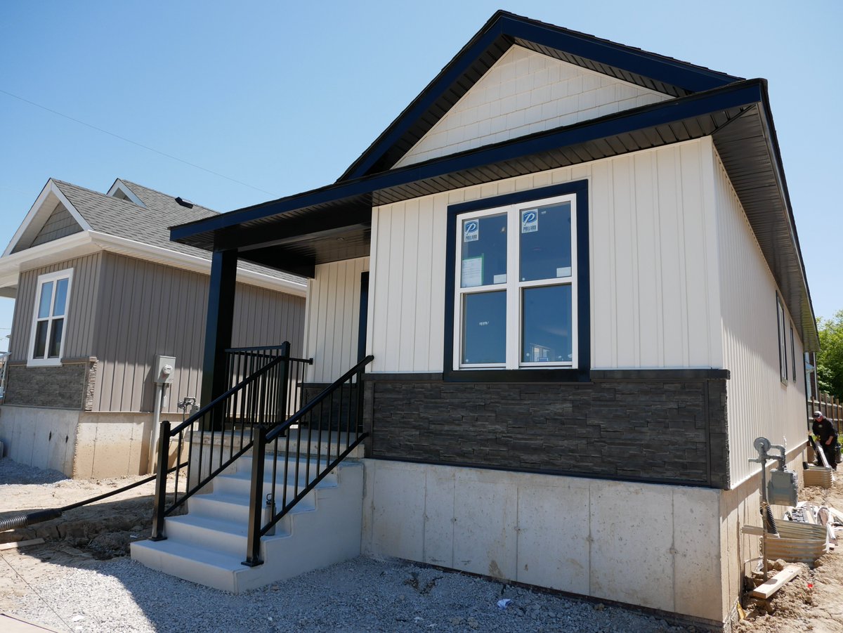 HabitatNiagara's tweet photo. Our homes in Thorold are almost complete, landscaping will take place next week!

Together, we are helping to build stronger 💪communities and helping families build strength, stability and independence through affordable homeownership. ❤ https://t.co/HVc7YHm9ix