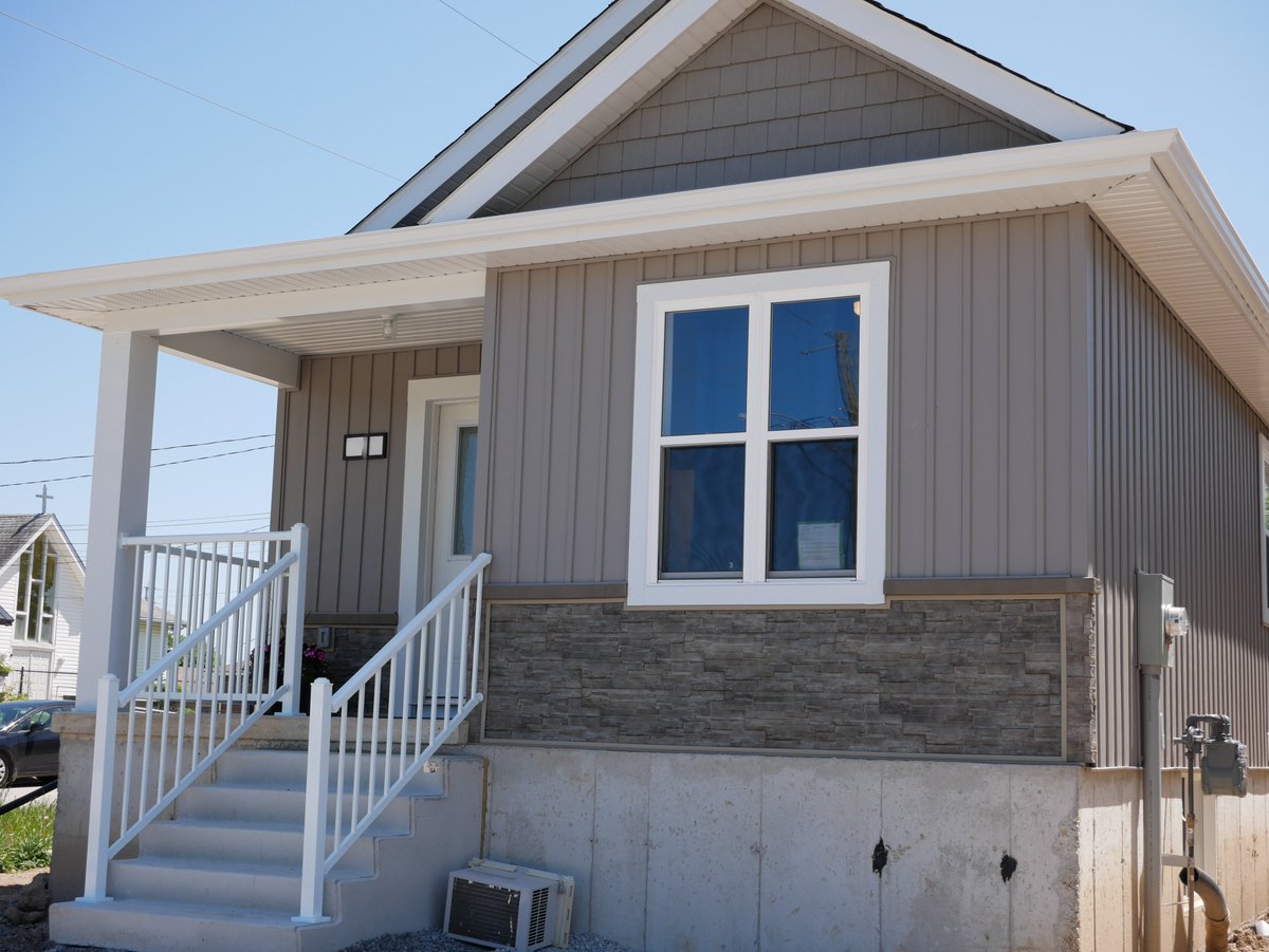 HabitatNiagara's tweet photo. Our homes in Thorold are almost complete, landscaping will take place next week!

Together, we are helping to build stronger 💪communities and helping families build strength, stability and independence through affordable homeownership. ❤ https://t.co/HVc7YHm9ix