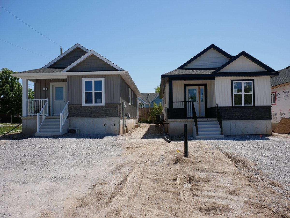 HabitatNiagara's tweet photo. Our homes in Thorold are almost complete, landscaping will take place next week!

Together, we are helping to build stronger 💪communities and helping families build strength, stability and independence through affordable homeownership. ❤ https://t.co/HVc7YHm9ix