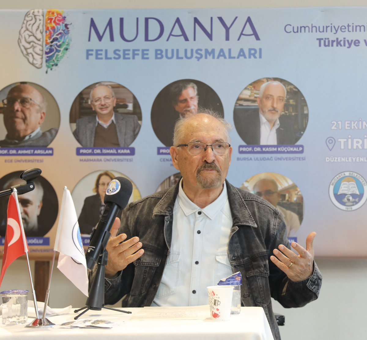 BUUFelsefe's tweet photo. Mudanya | Felsefe Buluşmaları 💜

Prof. Dr. A. Kadir Çüçen ile Dr. Öğr. Üyesi Mehmet Fatih Elmas’ın düzenlediği ve Yasin Ceylan’ın katılımı ile gerçekleştirdiğimiz  “Türkiye’yi Tanımak” etkinliğine bölümümüz ve topluluğumuz olarak katılım sağladık.🙆‍♀️ https://t.co/TvZ63YBEMW