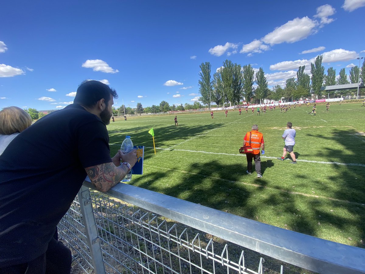 LA BRÚJULA DE RADIOESTADIO

<a href="/HectorGarciaRe/">Héctor García Real</a> (entrenador del <a href="/Salamanca_R_C/">Salamanca Rugby Club</a>), en el programa de este viernes: “El partido se plantea complicado después del resultado de Gijón, pero tenemos que acabar la temporada con buen sabor de boca. Jugar una fase de ascenso es un premio”.