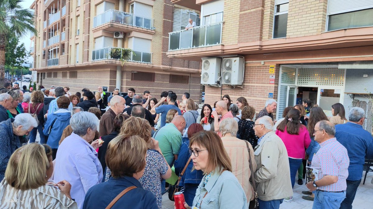 IMaigi's tweet photo. Tanquem la campanya presentant les propostes d'@ErcRoquetes per sls propers 4 anys a #Roquetes.
Gràcies a l'equip que ha treballat intensament a la campanya i gràcies als companys de viatge amb els que tornarem a guanyar el proper diumenge!💛
Voteu @ErcRoquetes!
#Útils https://t.co/Wrn7PDRIwP
