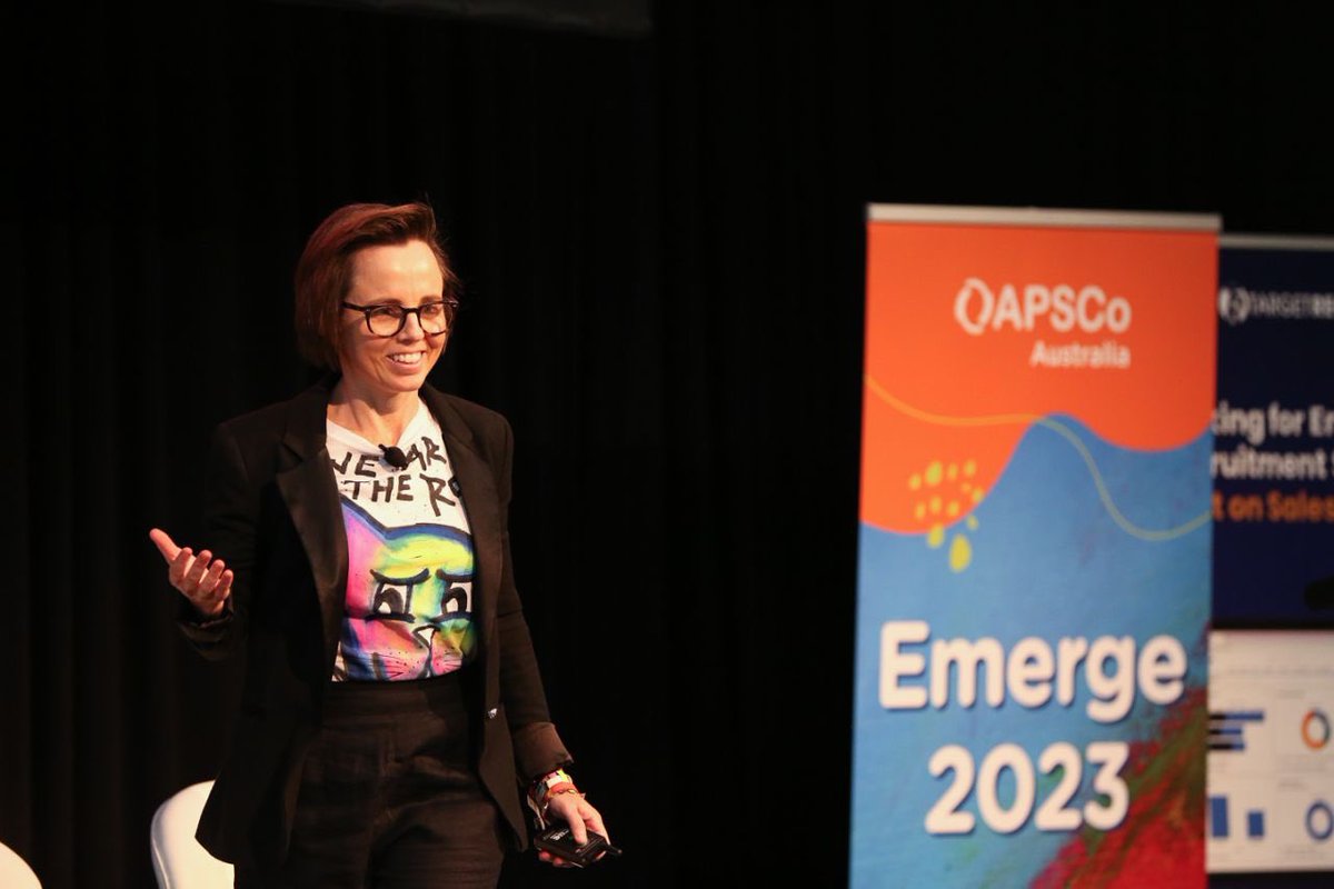 Talking future(s) of work with a couple of hundred recruiters with <a href="/APSCoEmbrace/">APSCo Embrace</a> 

Chats ranged from ‘Ai employees + the shift from Ai as a tech tool to Ai as a workforce planning consideration’ (#CrapFutures) to ‘micro work and the atomisation of work’ to labour platforms