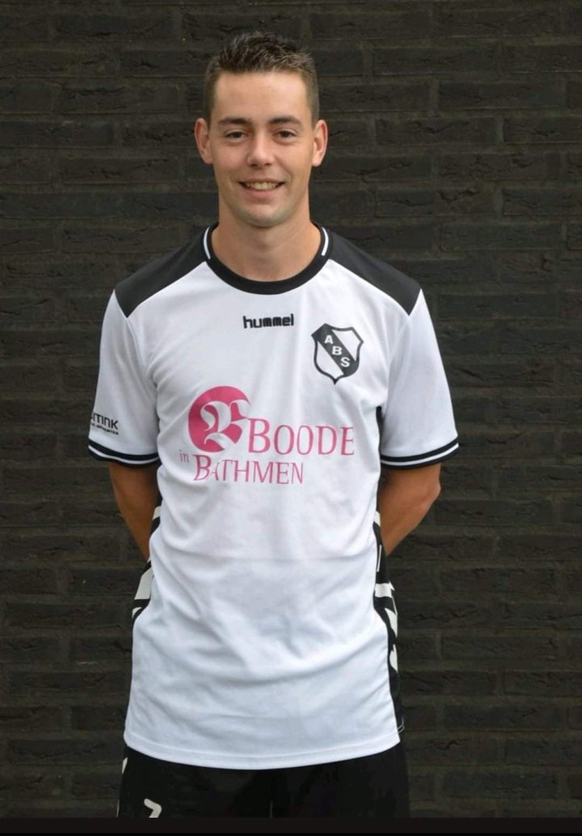 Kom je ook kijken naar de 250e wedstrijd van Wessel Nikkels en Martijn Stegink?
2e Pinksterdag speelt ABS 1 de laatste competitiewedstrijd tegen Groen Wit '62. ABS speelt nog voor lijfsbehoud. En voor de wedstrijd (13:55u) zullen Wessel en Martijn worden gehuldigd.