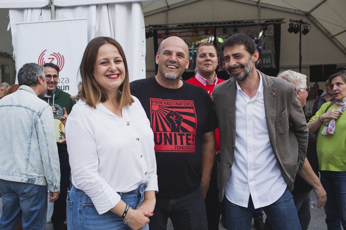 iu_aragon's tweet photo. ☺️📸Este domingo juntxs decidimos qué ciudad de #Zaragoza, qué #Aragón queremos: el de los cuidados para tod@s, sanidad pública y de calidad, servicios públicos sin externalizar, vivienda digna, derechos sociales… Porque #cuidamoslocomun. Este domingO #28M #votaIU #votaZeC https://t.co/AQ6pHxia5I