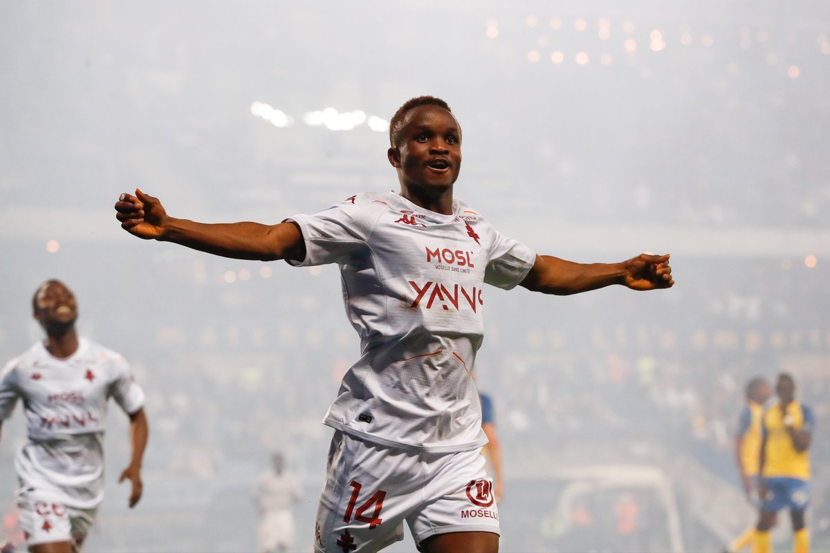 ActuFoot_'s tweet photo. 🚨 METZ EST LE NOUVEAU DEUXIÈME DE LIGUE 2 !

Metz s’impose (1-0) à Sochaux pendant que dans le même temps Annecy s’est imposé (1-0) face à Bordeaux. https://t.co/HDSezPA64D