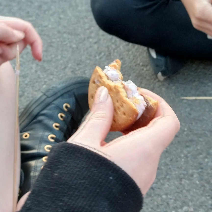 S'mores yummmmm 😋🤤😁