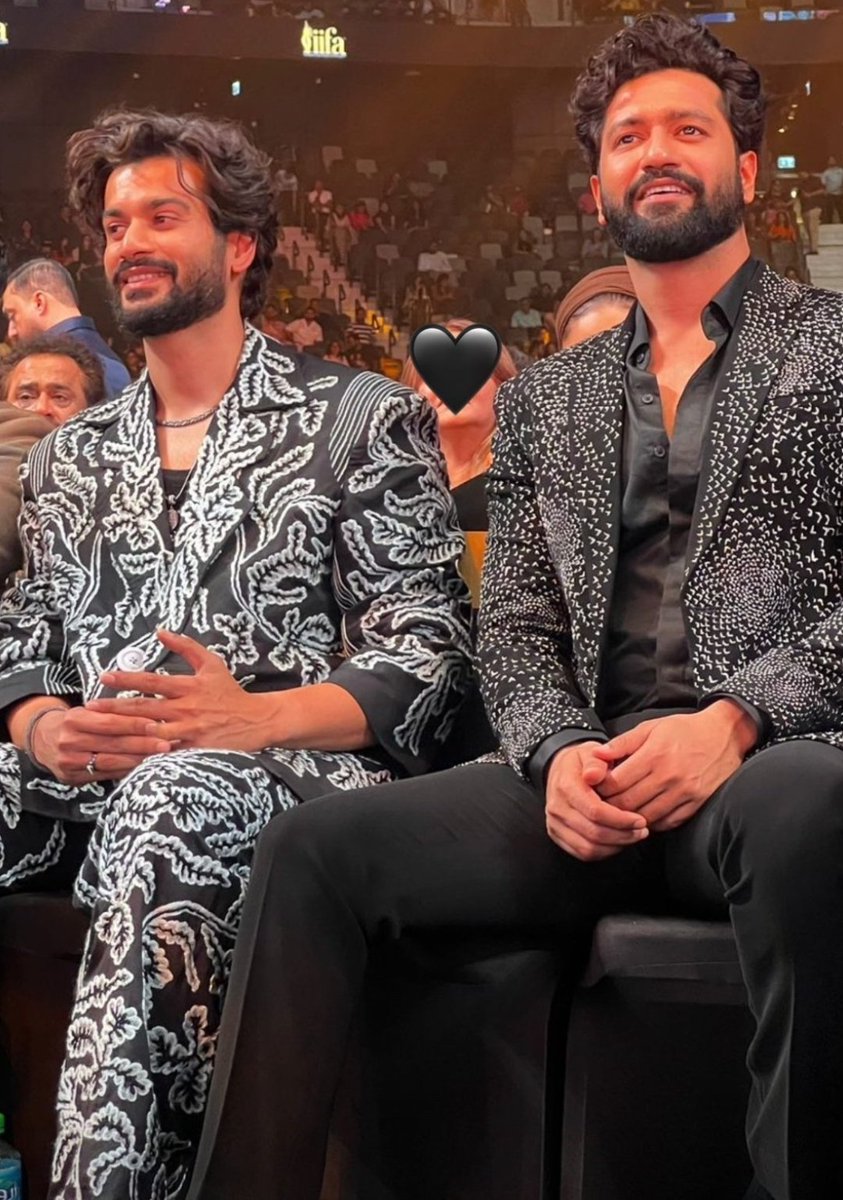 Kaushal brothers are truely the hottest 🥵🔥🥵🔥🥵🔥

#VickyKaushal #SunnyKaushal