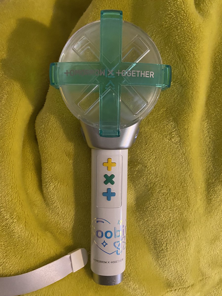 i seriously need to clean and revamp my lightstick- i lost my cover though LMFAO