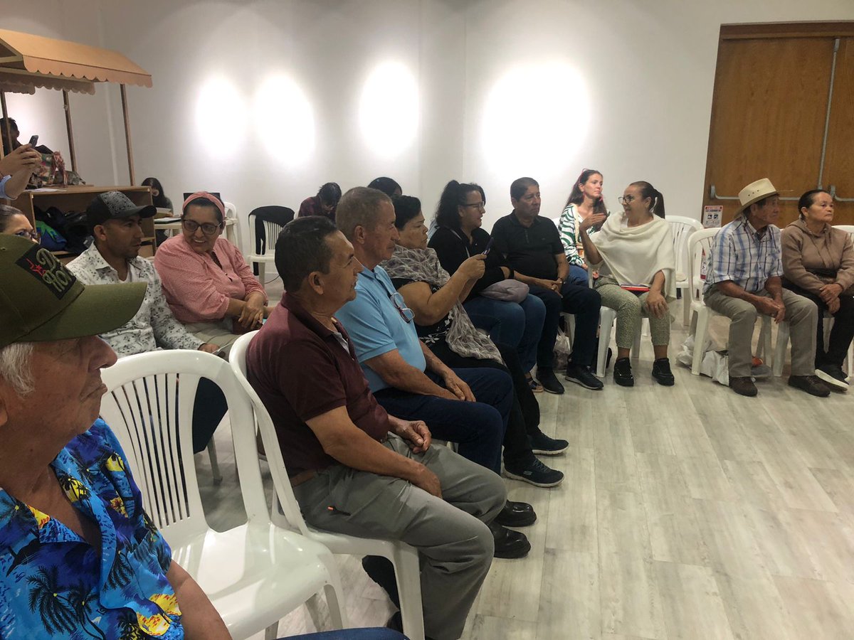 Este espacio de sensibilización se dio gracias al trabajo articulado por el equipo de Cooperación Internacional del #CNMH, la Corporación Cultural Municipal de #Villavicencio, @corcumvi y el programa ProPaz II.