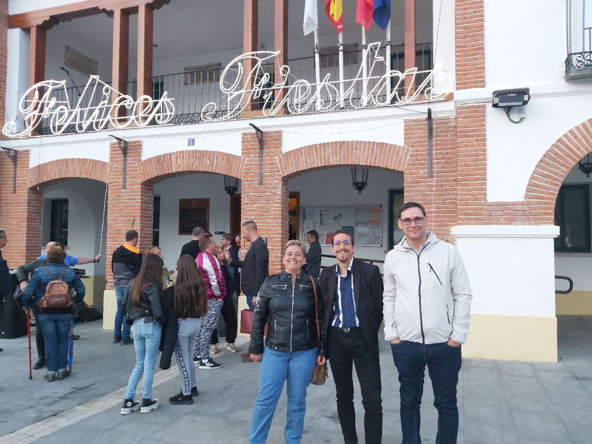 🧡Hoy hemos asistido al comienzo de las Fiestas del Cristo con el tradicional pregón, esta vez de la mano de <a href="/joaquin1hurtado/">Joaquín Hurtado</a> y el presidente de la Hermandad del Cristo.

🎉¡¡Felices fiestas pinteños!!