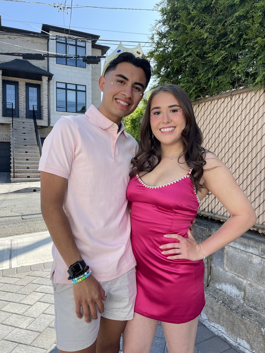 Reptotics's tweet photo. We’re ready for it!! @taylorswift13 @taylornation13 #MetLifeErasTour #TaylorSwift #MetLife #lover https://t.co/rajL2ovna8