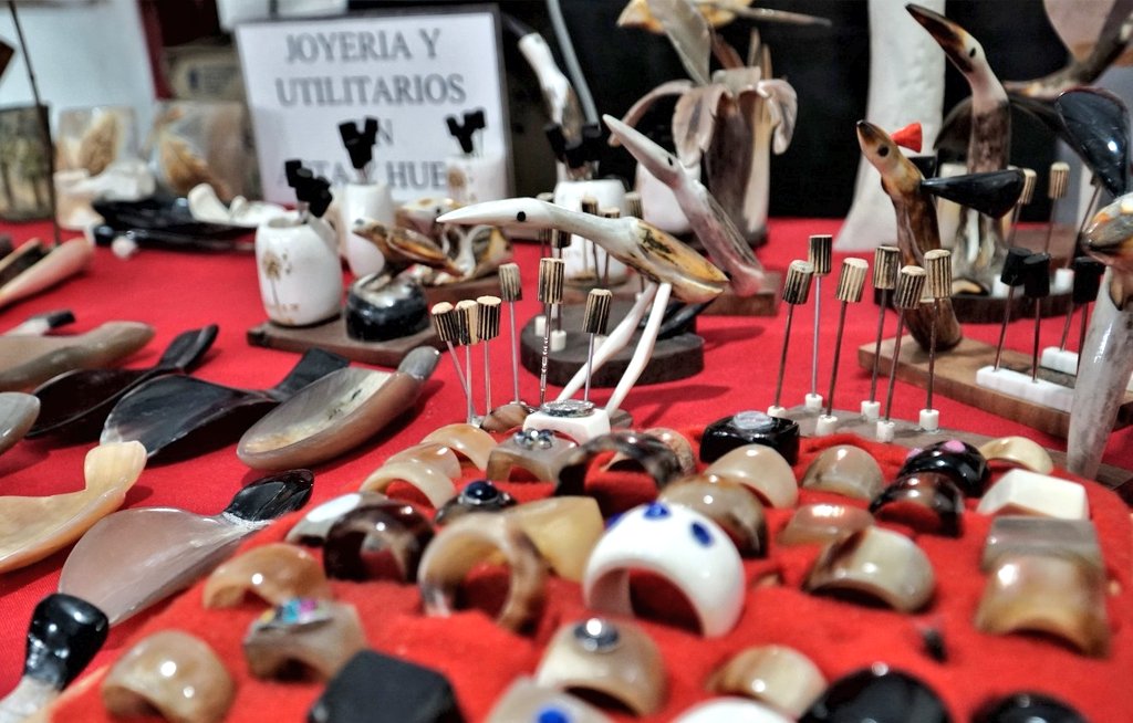 Durante todo el fin de semana extra largo #artesanos de nuestra Fiesta Nacional de la Artesanía exponen y venden sus piezas en el puerto.

También pueden disfrutarse de cervezas artesanales, gastronomía, música en vivo, manualistas, emprendedores y mucho más.

Los esperamos!