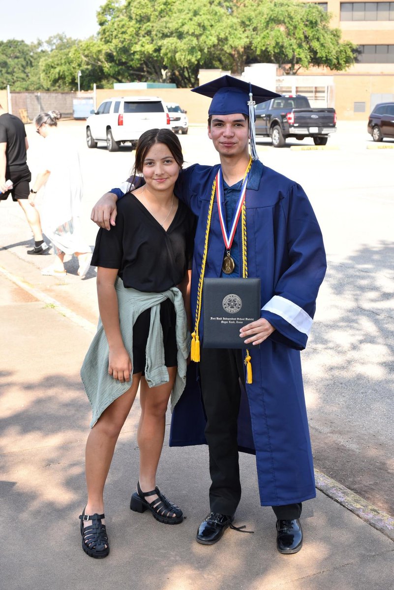 MPJHBandman's tweet photo. I really don’t tweet too often, but when I do, it’s usually about something important. My son graduated from high school today. Proud papa. Can’t wait to see what the future has in store for him. Love these kids. @vmlorine https://t.co/ZeFw4OVKDt