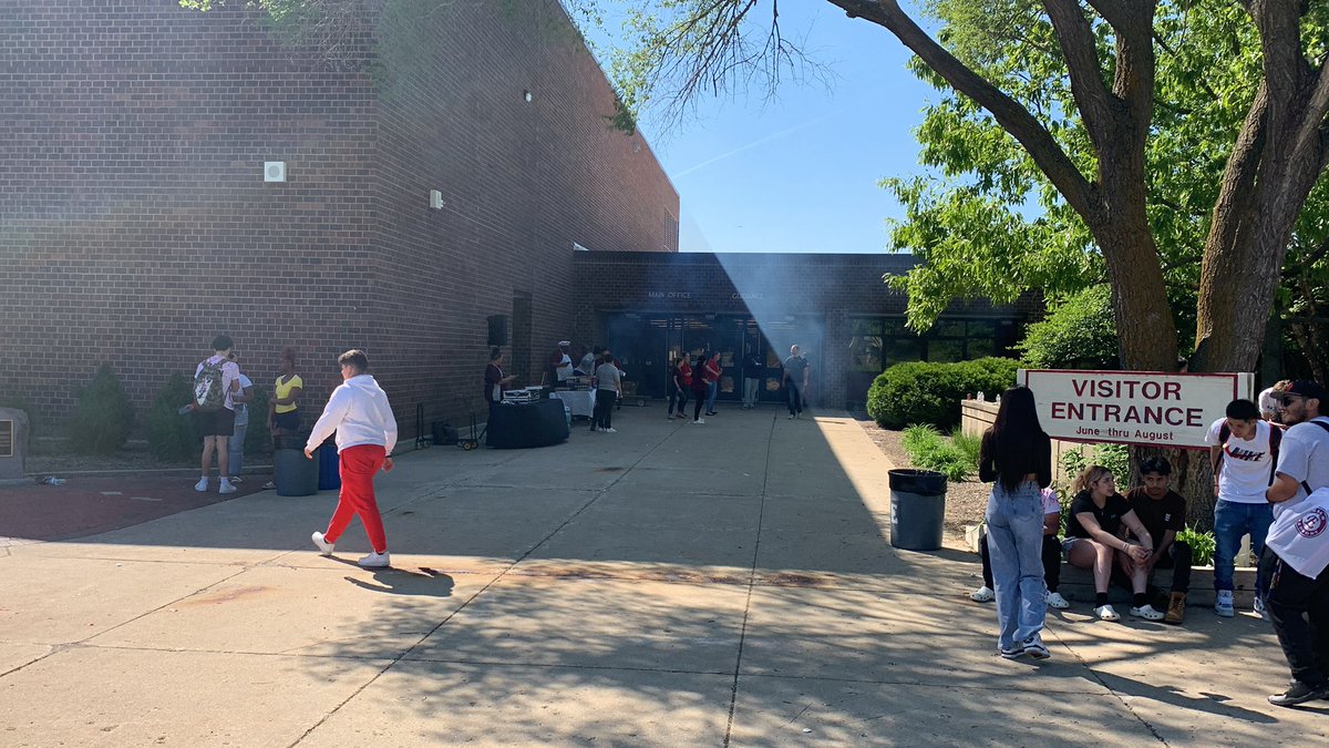 #2023EHS Celebrating the Seniors have graduation practice.