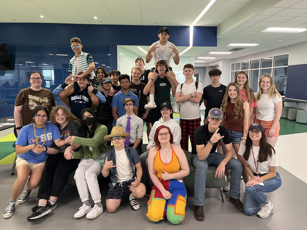 MsEasonELA's tweet photo. That’s a wrap! What a fantastic year! 🤠 https://t.co/mBdNmuUl6A