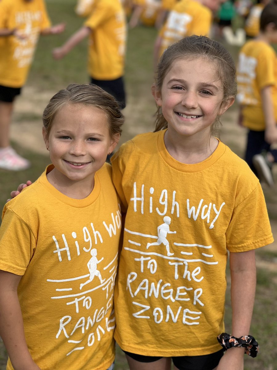 MrsSeddon_RCE's tweet photo. Good friends and lots of smiles today at field day! #oneRCE https://t.co/kbEKo84VO9