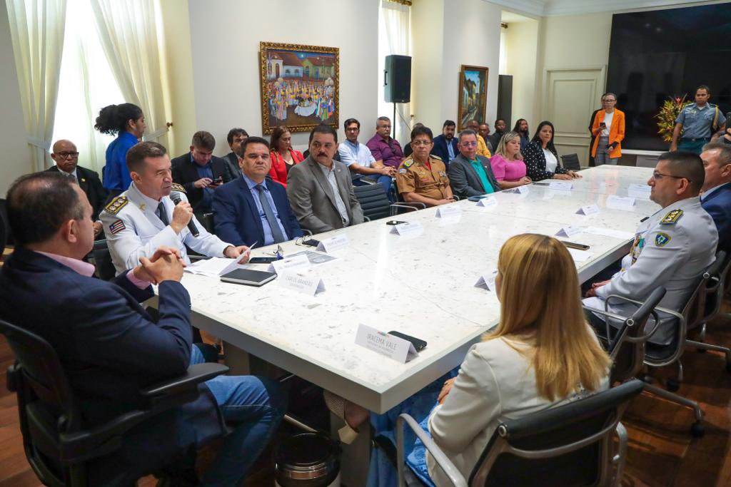 mrmartinsma's tweet photo. Realizamos a passagem de comando da Polícia Militar ao cel. Paulo Fernando, a quem dou boas-vindas,desejando êxito nesta desafiadora e nobre missão. Agradeço ao cel. Émerson Bezerra pelo dedicado trabalho, desejando sucesso na chefia do Gabinete Militar da Assembleia Legislativa. https://t.co/SYHIf0Vorn