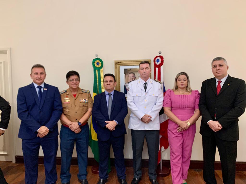 mrmartinsma's tweet photo. Realizamos a passagem de comando da Polícia Militar ao cel. Paulo Fernando, a quem dou boas-vindas,desejando êxito nesta desafiadora e nobre missão. Agradeço ao cel. Émerson Bezerra pelo dedicado trabalho, desejando sucesso na chefia do Gabinete Militar da Assembleia Legislativa. https://t.co/SYHIf0Vorn