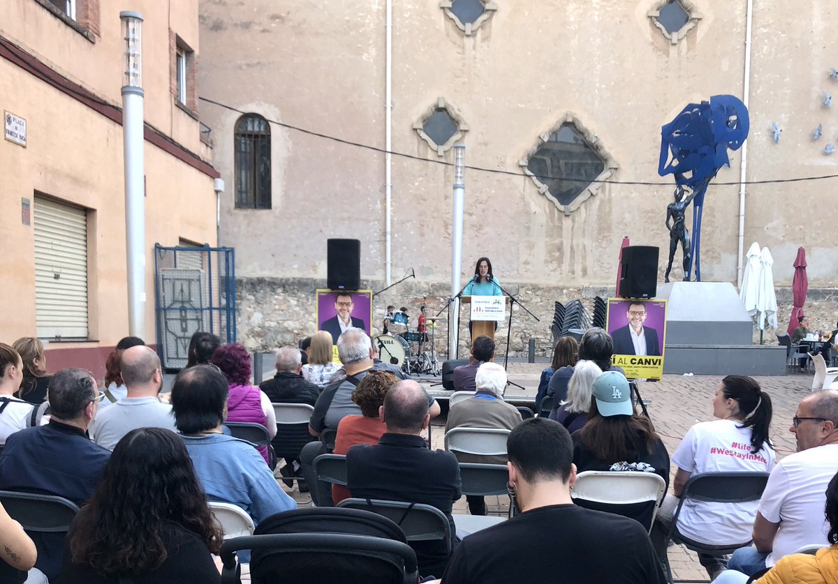 ErcDones's tweet photo. El proper #28M tothom ha de sumar esforços i sortir a votar.
Perquè la gent de #ElVendrell vol un canvi. Volem un municipi més just, més solidari, més inclusiu, més modern, més ecològic i amb futur 💜
Per això votem @ERC_elvendrell @Som_Poble !!
#SíAlCanvi #EnsHiJuguemElFutur https://t.co/uQer3M1mZb