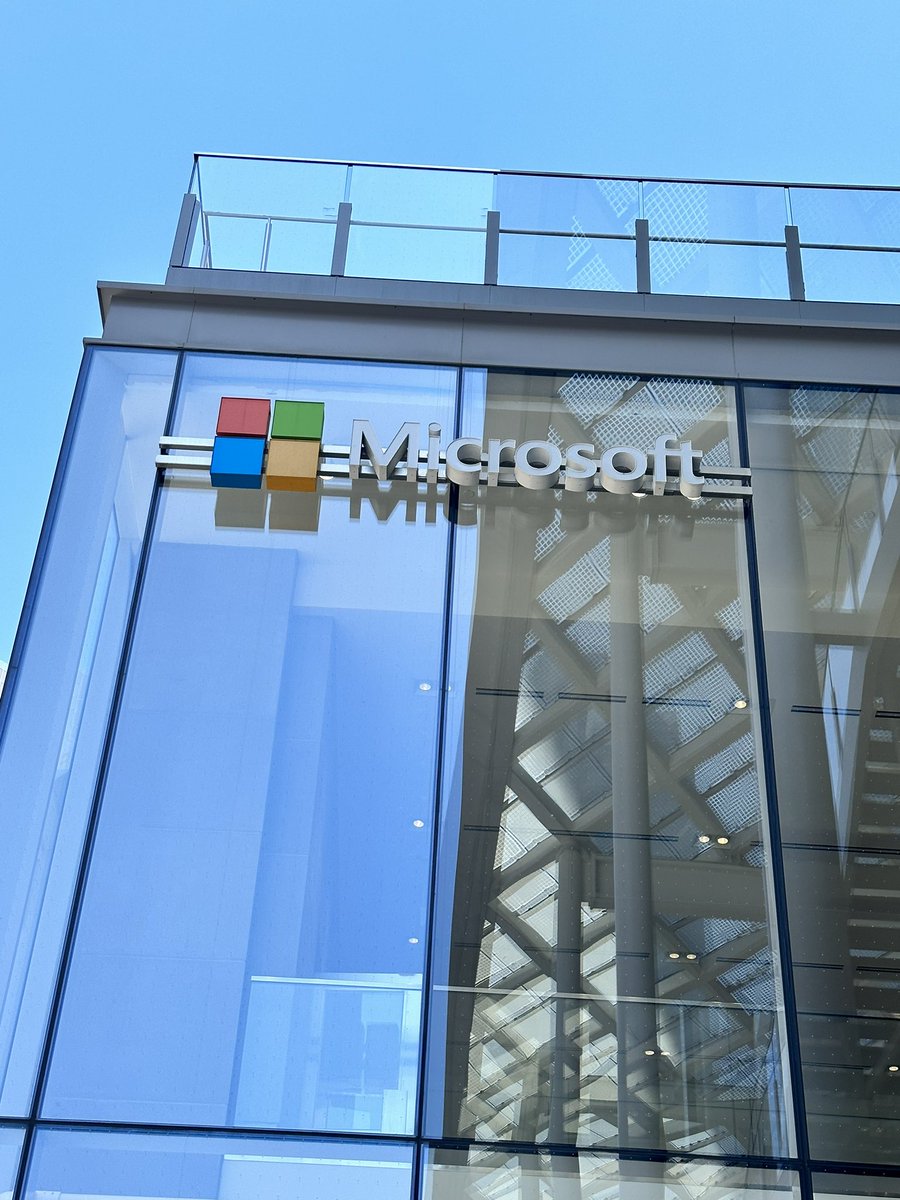 BBTNB's tweet image. Arrived for an evening in Toronto! At the incredible @microsoftcanada HQ! Just some #MIEExperts reaching new heights with @LOGICSAcademy! Tomorrow will be the best. #Explore2023 #LogicsAcademy @MicrosoftEDU @PlayCraftLearn @MicrosoftEduCA