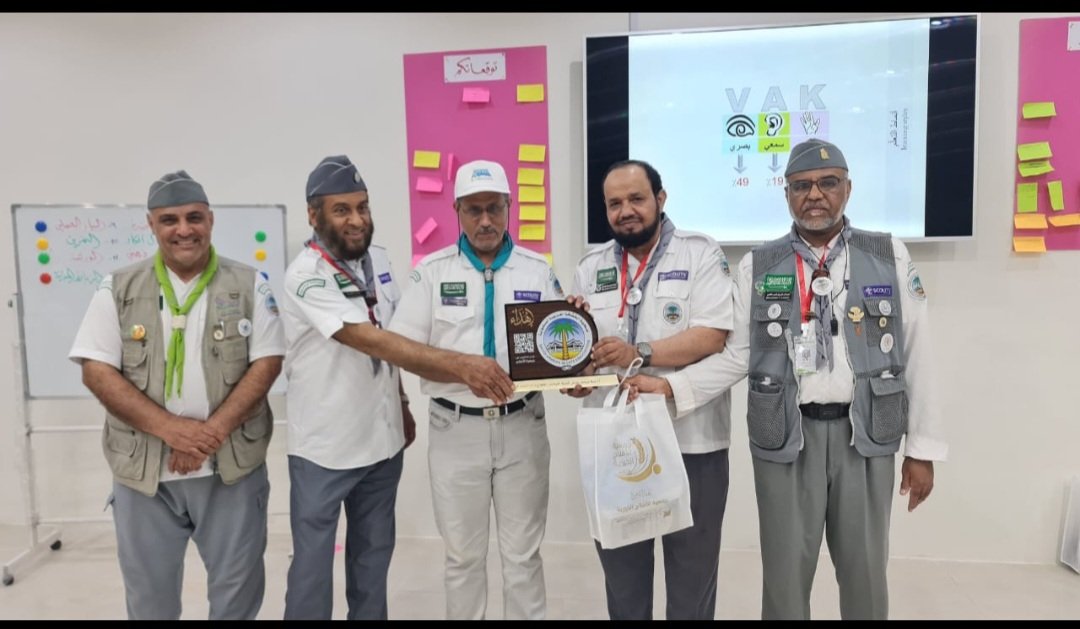 سعادة نائب رئيس جمعية الكشافة العربية السعودية الأستاذ الدكتور عبدالله بن سليمان الفهد يلتقي بالمشاركين في دراسة مساعد مفوض تنمية القيادات #الأفلاج مساء هذا اليوم ويقدم شكره لجمعية الأفلاج الخيرية و للداعم لهذه الدراسة .