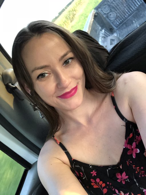 2 pic. Have a wonderful day everybody! MUAH! XOXOX? https://t.co/evsItY1JeI