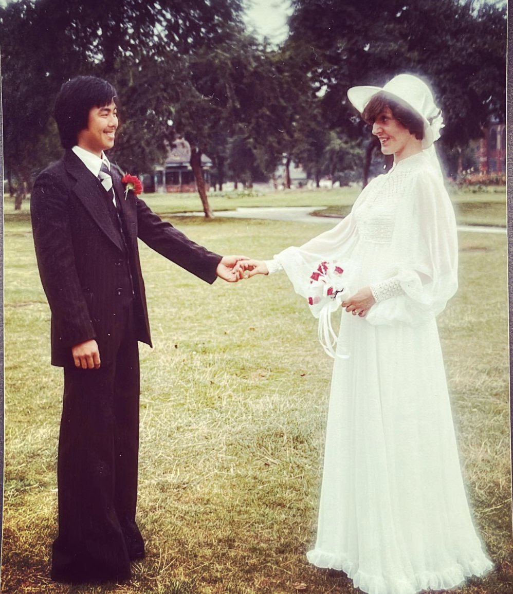 francisxyzk's tweet photo. Today was my darling sister, Maria’s birthday.

I discovered this photo of the day she married her Bruce Lee – wasn’t her wedding dress gorgeously beautiful❤️
#SecretsAndStyes https://t.co/A45C8C4sdn