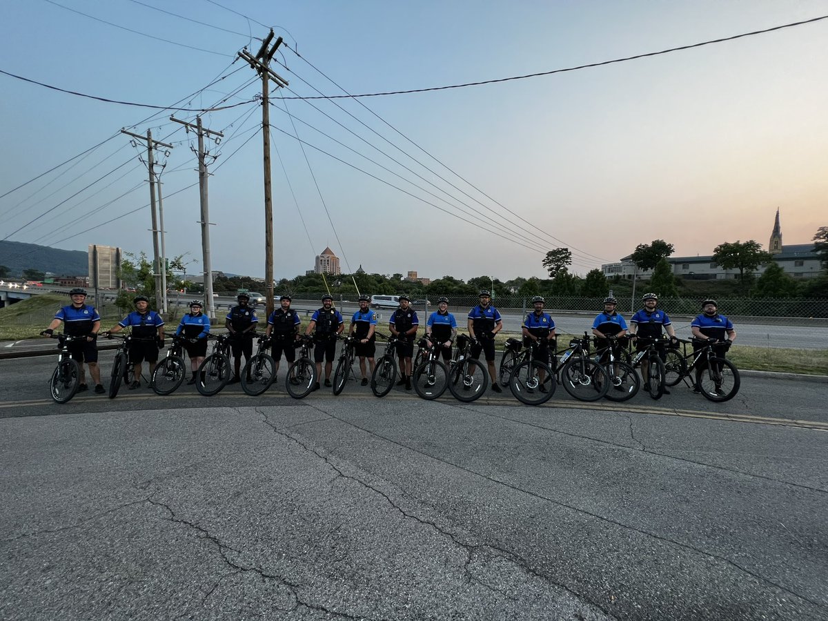 roanokepolice's tweet photo. Help us congratulate the newest group of officers to become International Police Mountain Bike Association (IPMBA) certified cyclists! These officers are now fully trained and certified to patrol Roanoke on bicycles.
Please say hello when you see them on bike patrols!
#RPDpride https://t.co/NwTlnn3Al4