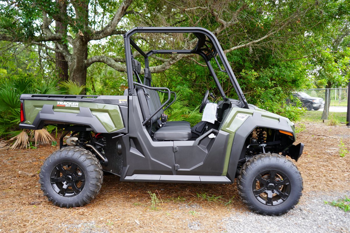 WaylenBayMarine's tweet photo. ***Walk softly, but carry a big stick***
Rugged yet comfortable, the Tracker off-road 800sx comes standard with disc brakes on all corners, 1,000-lb bed with lift assist, and electronic power steering! Come in and check out our tracker off-road lineup! https://t.co/ryQVovvQs0