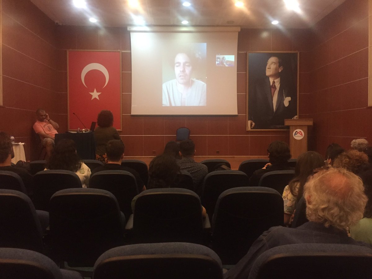 mersinefil's tweet photo. UFF Mersin Turnesi, ilk günü yoğun katılım, güzel filmler ve keyifli söyleşilerle (Can Merdan Doğan ve @ozguruzunyasa) tamamladı. 
Yarın 13.00-18.00 arası yine Mersin BŞB Kongre Sarayı-Küçük Salon’a bekliyoruz. 
İyi filmler ve tatlı söyleşiler sizi bekliyor. 🌿🎬
@KanatliDenizati https://t.co/W8PjHDmR3K