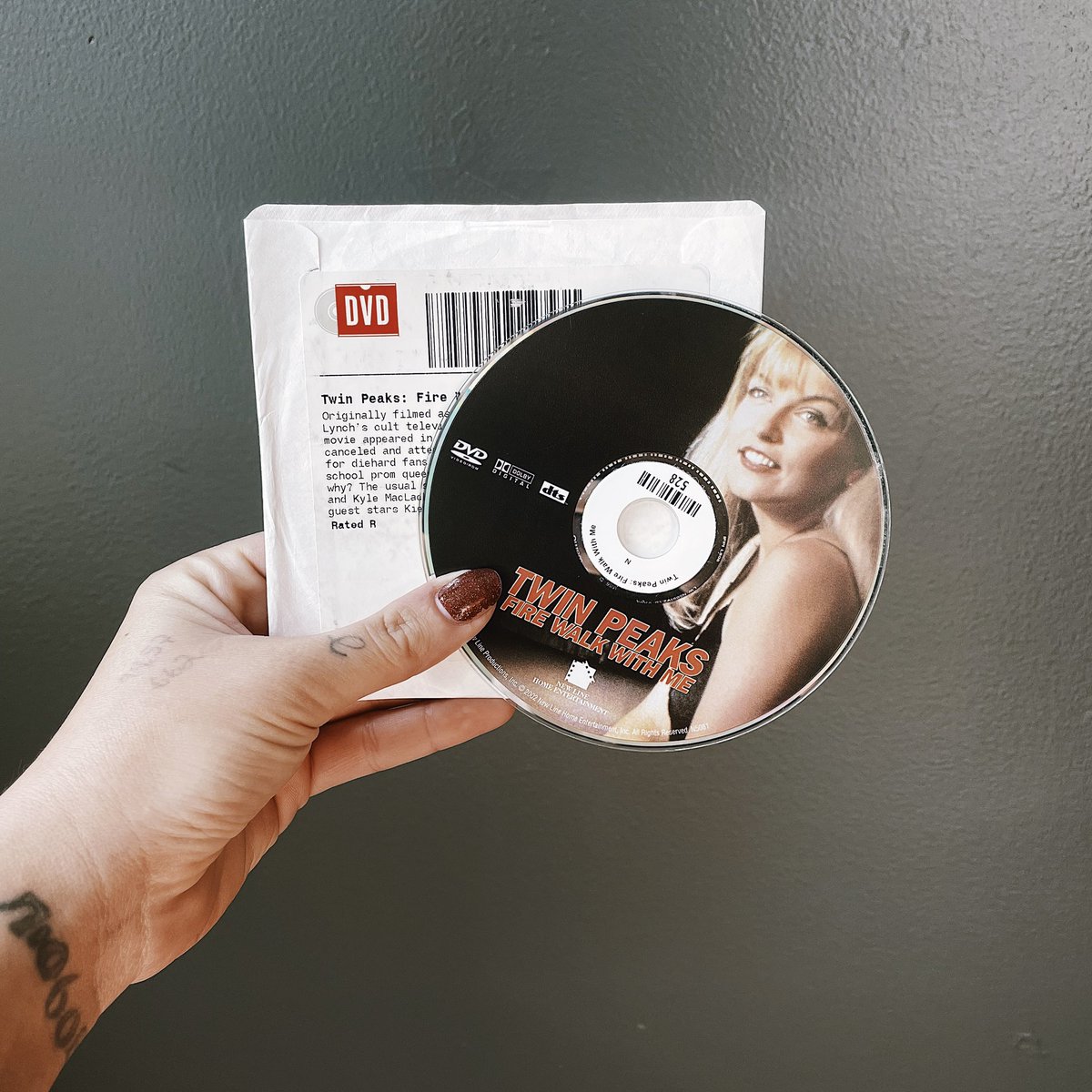 hellohenriques's tweet image. On the agenda tonight #DVDNetflix25 #GetThroughMyQueue #DavidLynch #FireWalkWithMe @dvdnetflix