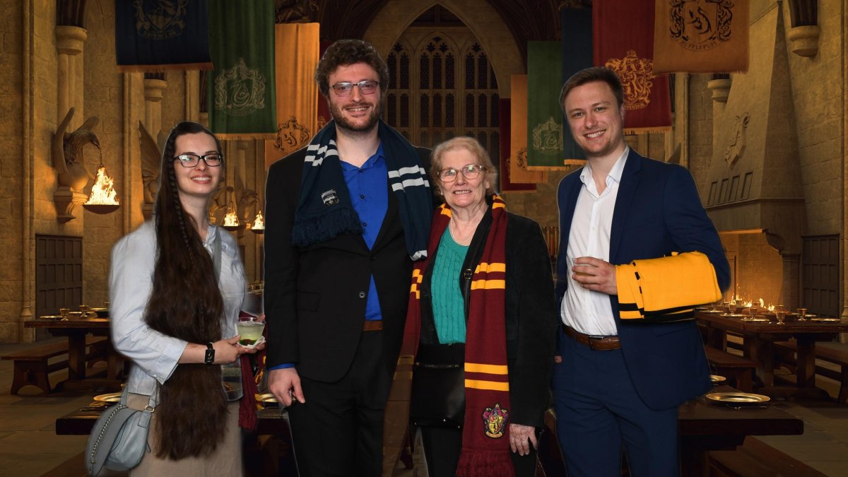 Who needs a broom when the train takes you right to the NYC opening of Harry Potter the Exhibition?

#HarryPotter #NYC #Wizards #Magical