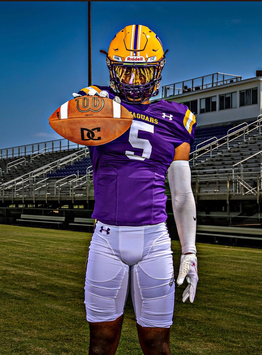 ChristhomasX5's tweet photo. BIGGG thanks to @RadActionPhotos for taking his time out of the day to take pictures for the team!🤝🏽 #dtrapp https://t.co/XYSO8qypzA