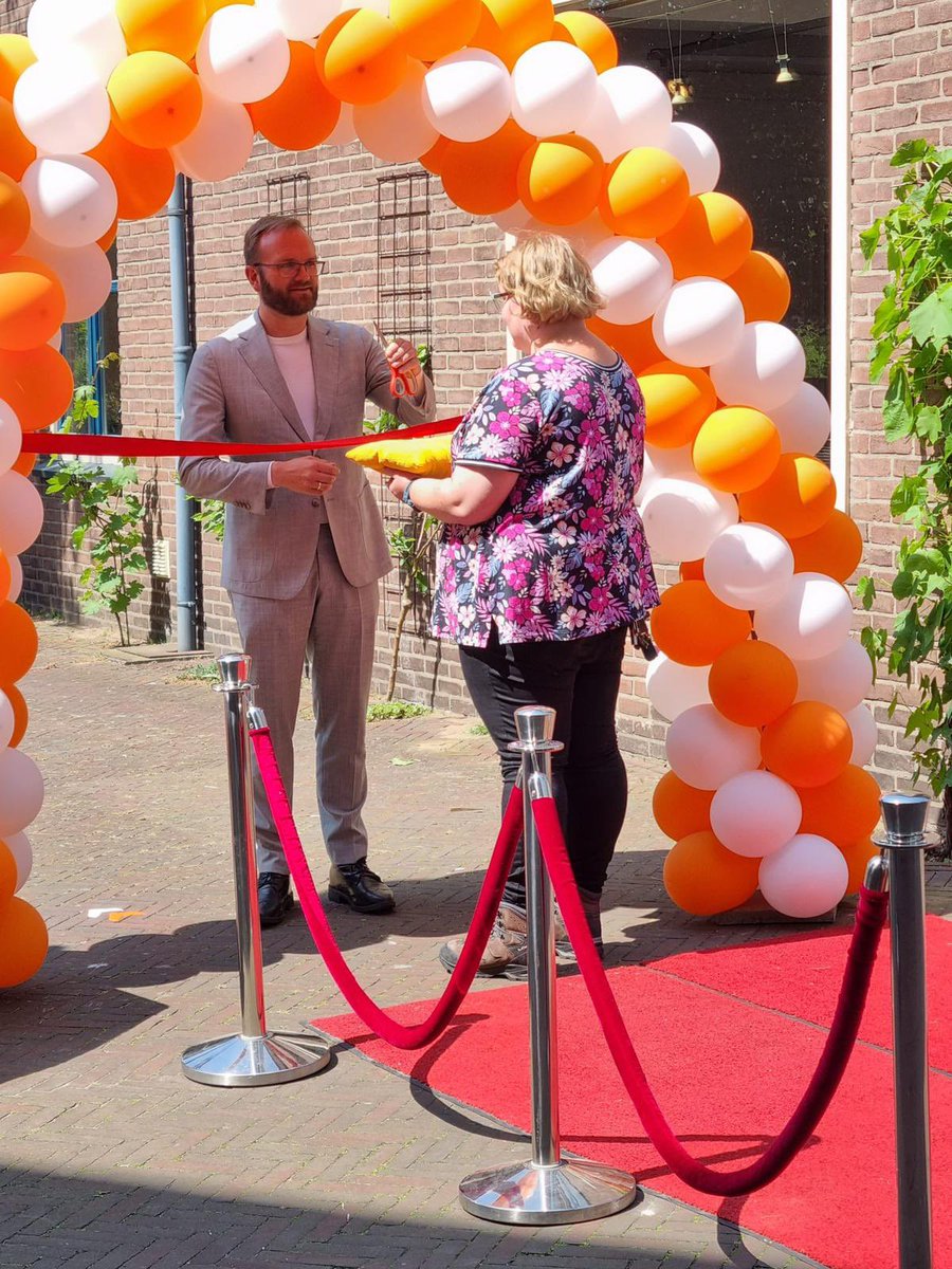 Eerder vandaag opende ik namens college <a href="/Gem_Berkelland/">Gemeente Berkelland</a> de #KWIEK-beweegroute in #Ruurlo. Een leuk en sportief rondje om voor iedereen. Na de warming up liepen 10 groepen de route voor het eerst. Mooi om met gebruik van bestaande objecten in de openbare ruimte te kunnen bewegen